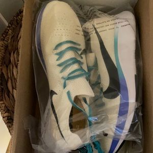 Nike Women’s Zoomfly Flyknit FK